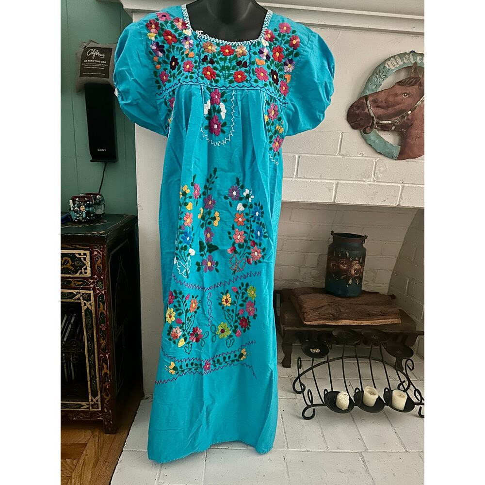 Vintage 70s Mexican Oaxacan/Puebla Turquoise San Antonino Hand Embroidered Dress View 5